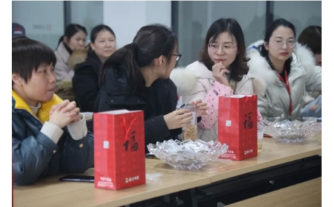 神農(nóng)針推館《防治頸肩腰腿痛》專題講座走進株洲時代華先！