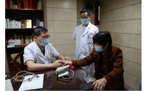 曹文新：精研數(shù)寸銀針弘仁術，擅用一雙巧手濟蒼生！